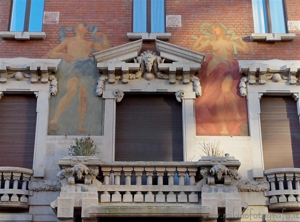 Milano - Facciata della Casa Meregalli in via Mozart